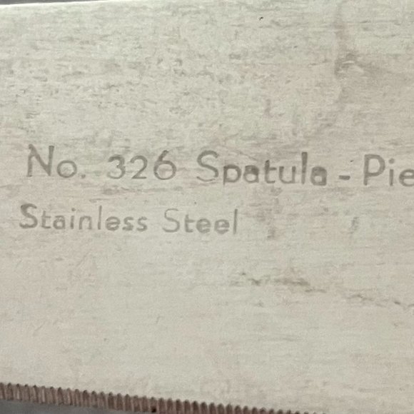 Stainless Steel Serrated Cake Server with Green Bakelite Handle - Picture 7 of 8